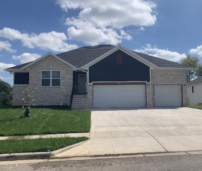 646 W Brook Hollow Road
