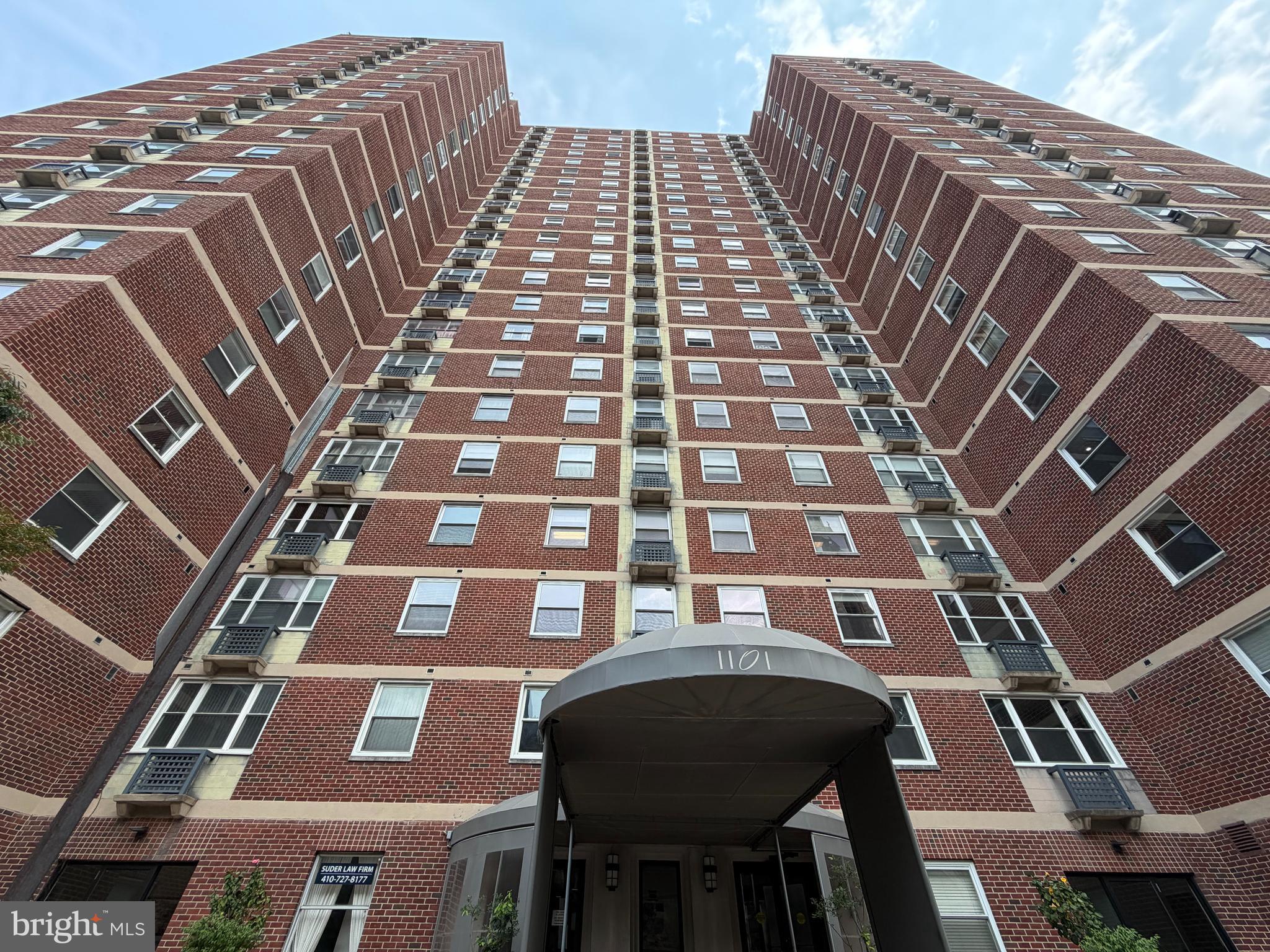 Great opportunity to buy below market value charming condo in a secure building. Unit needs a bit on TLC, but opportunity is endless.  Seller never occupied the property, so cannot guarantee accuracy in this listing. Buyer and agent must do their own due diligence before submitting an offer. Seller prefers New World Title