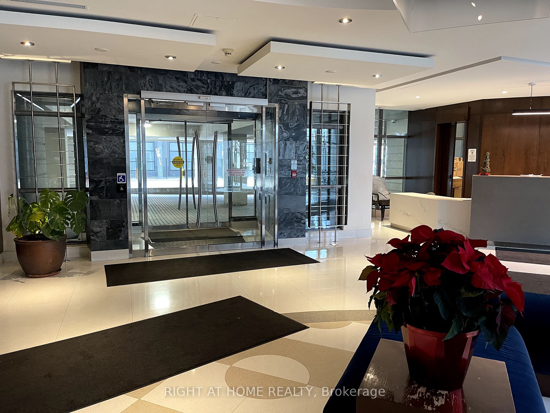 410 W Queens Quay 1205