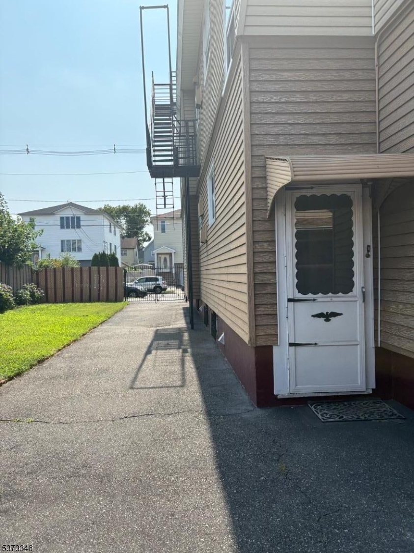 15 Dayton St