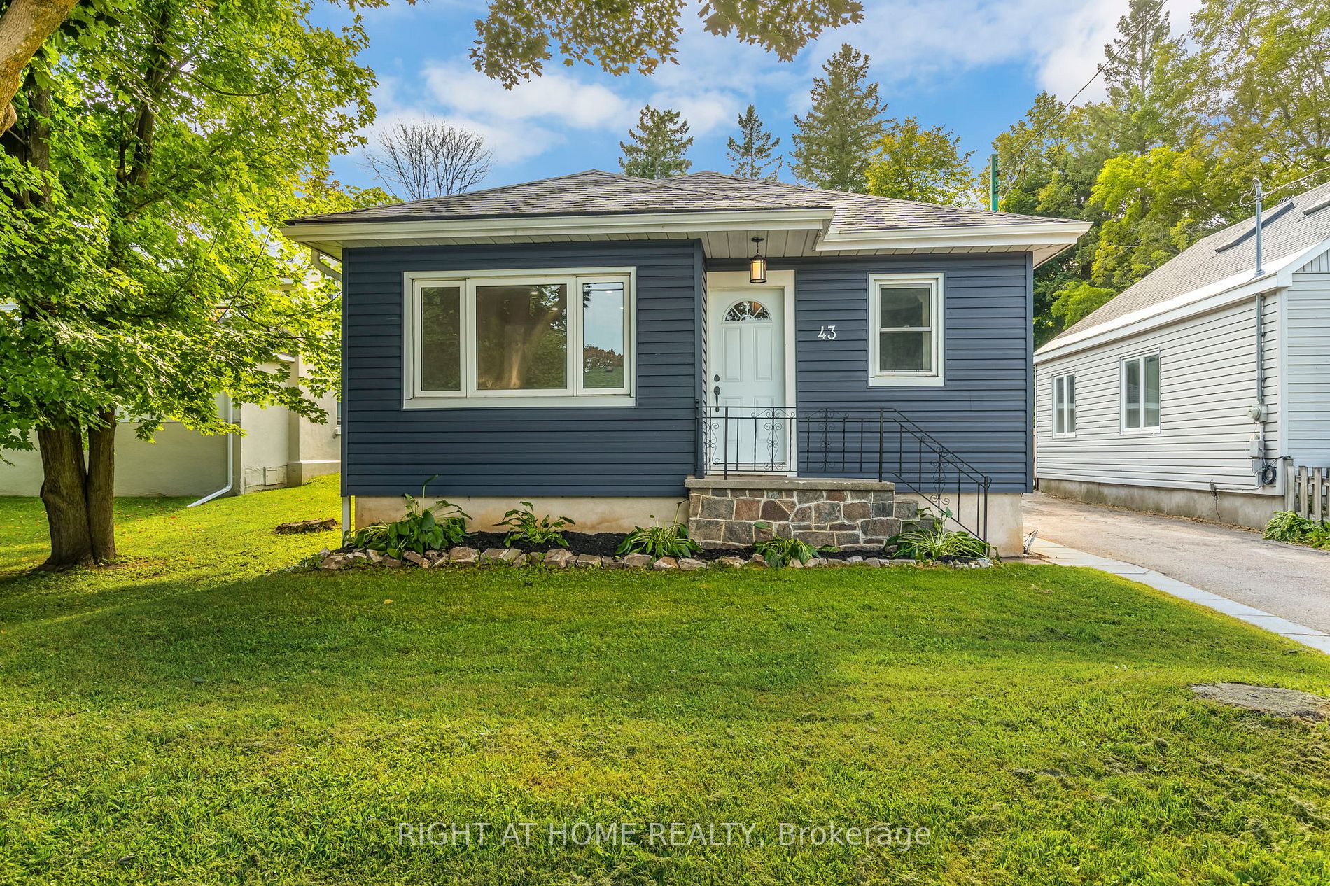 43 S Westmount Dr