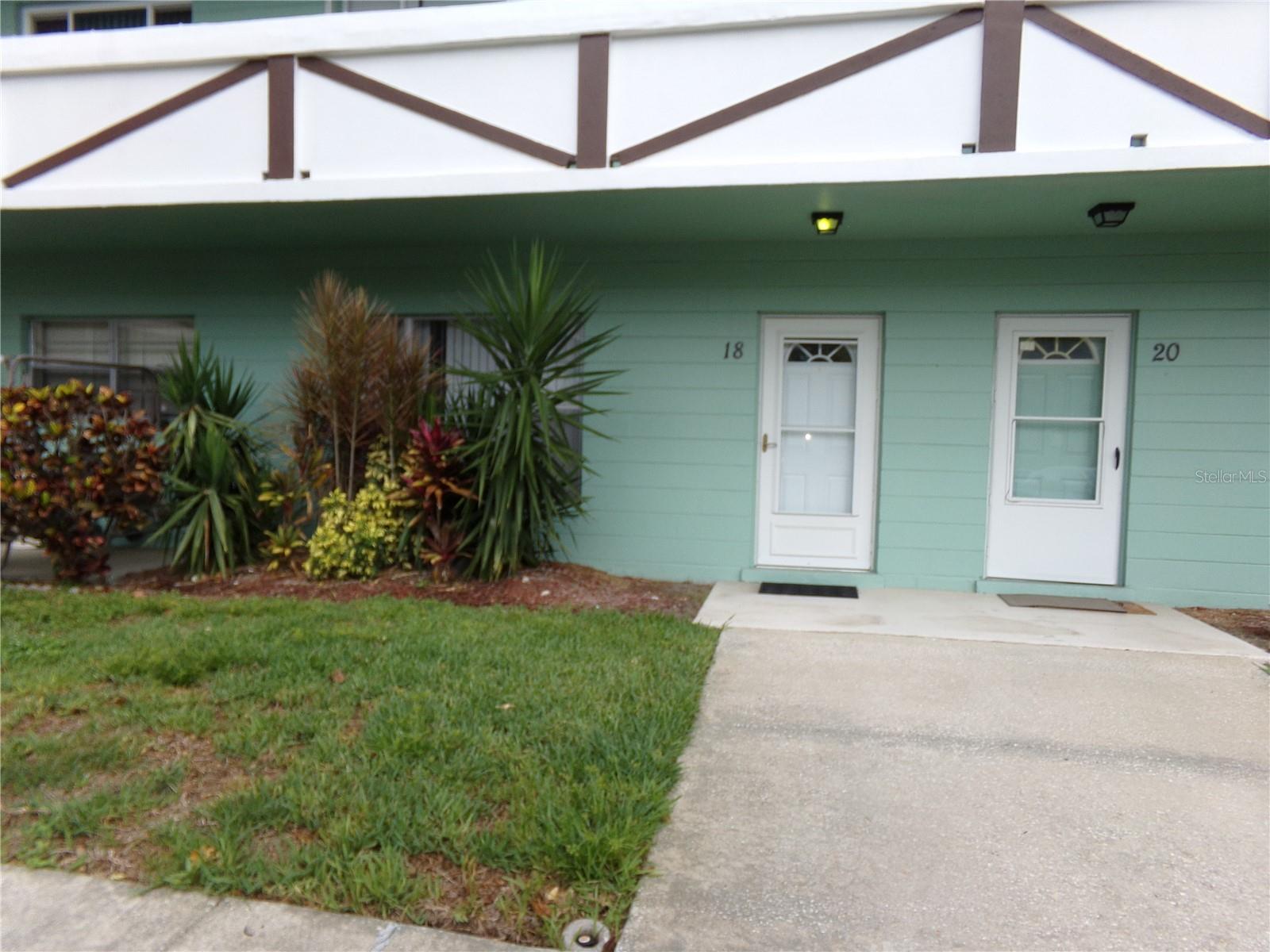 Newly remodeled unit at On Top of the World. Association offers many amenities for residents such as golf courses, 2 gyms, 2 large pools, 2 clubhouses, ballroom, auditorium, tennis courts, pickleball, bocci, word shop, gem shop, cardroom, and  community cafe. There are many community events for residents. Great location near shopping, beaches, bus line, shopping , hospitals and major league sports.