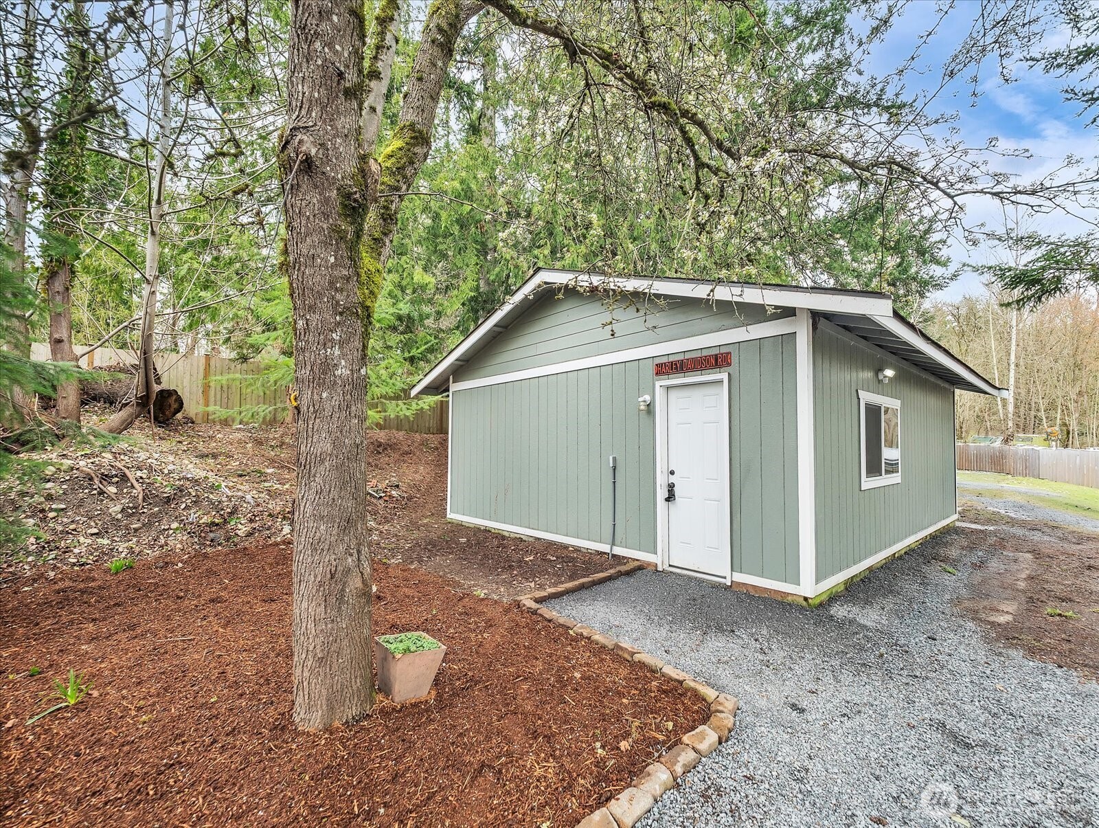 1819 Sunnyside Boulevard