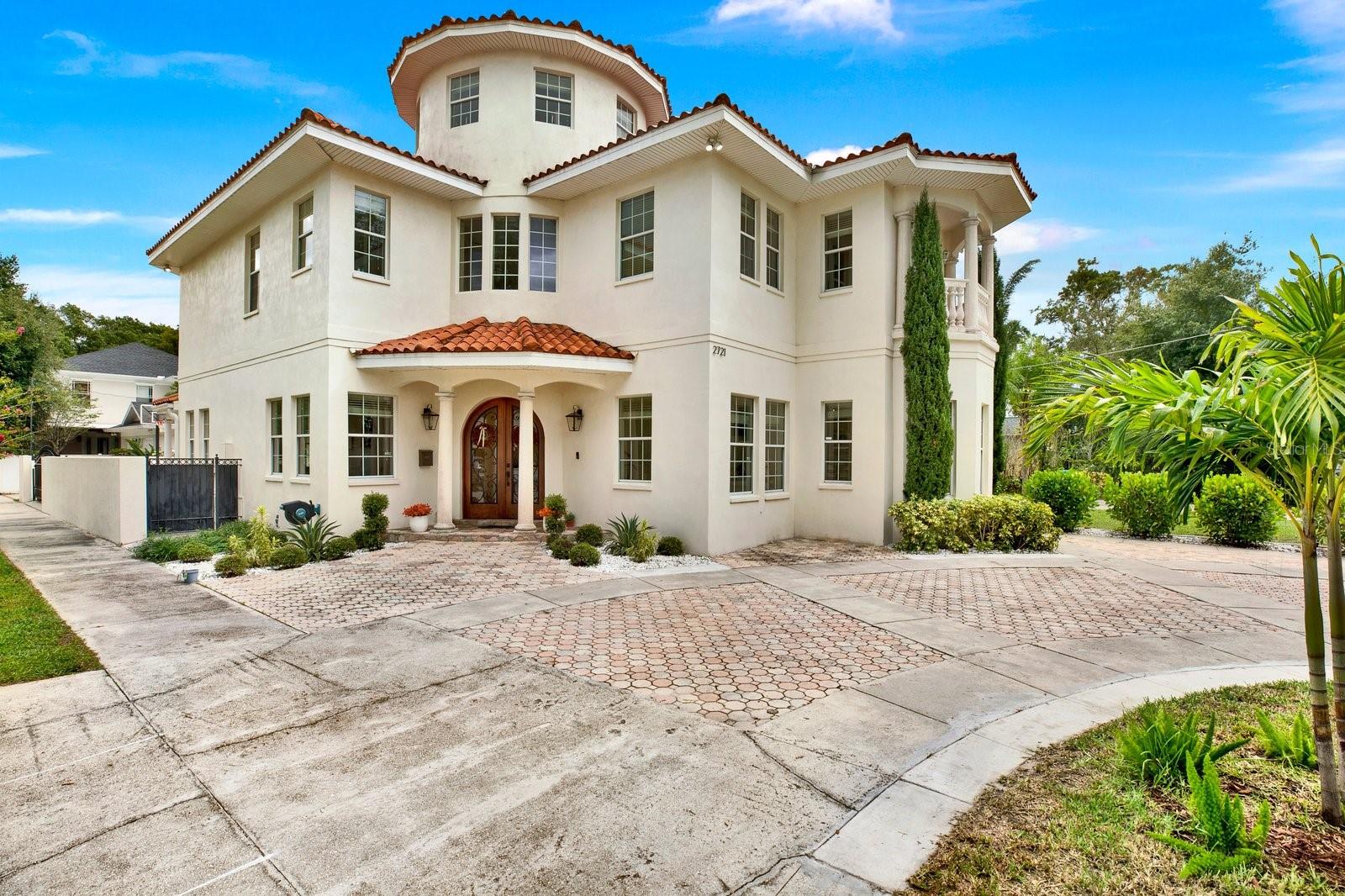2721 N Royal Court, Tampa, FL