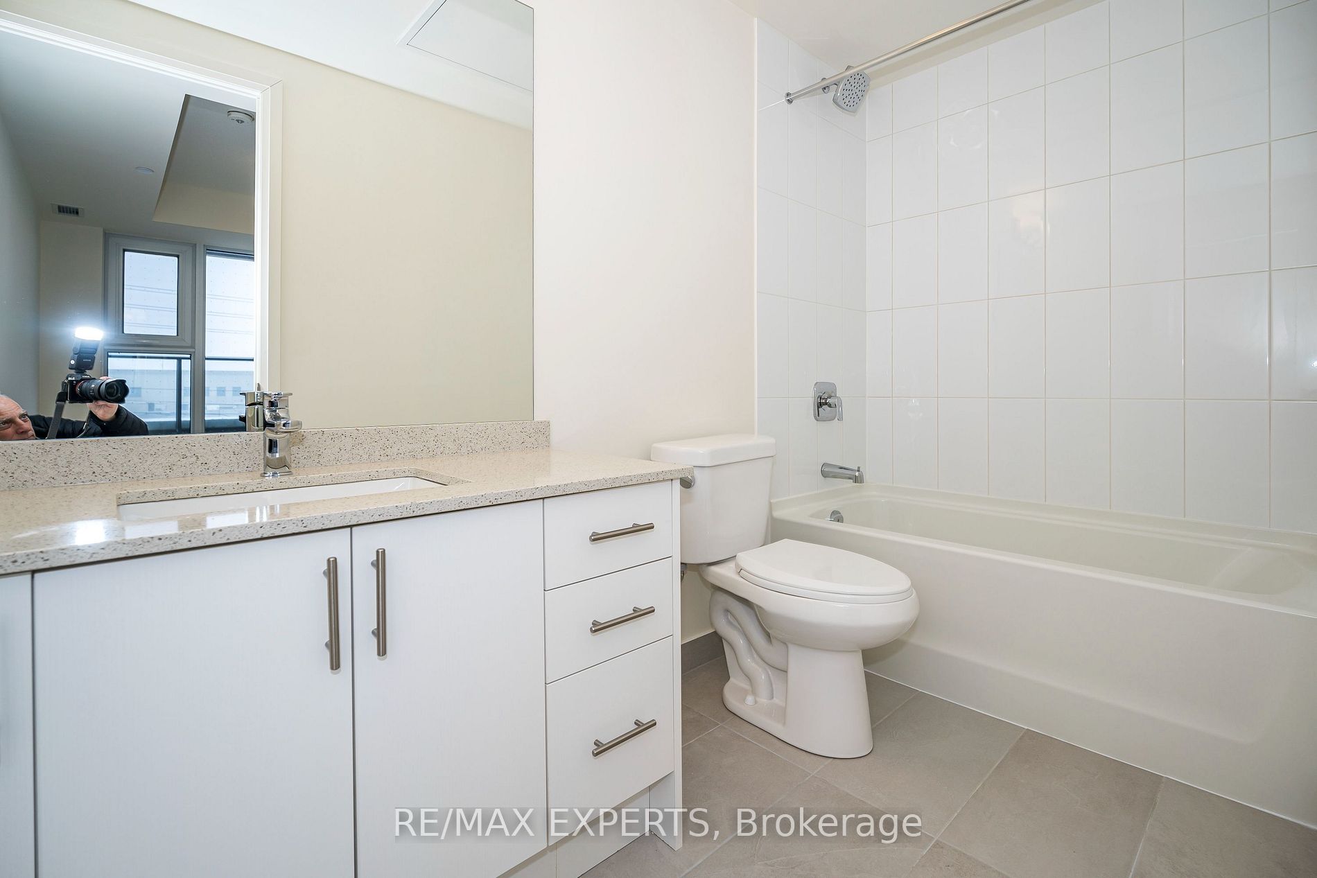 8960 Jane St 210