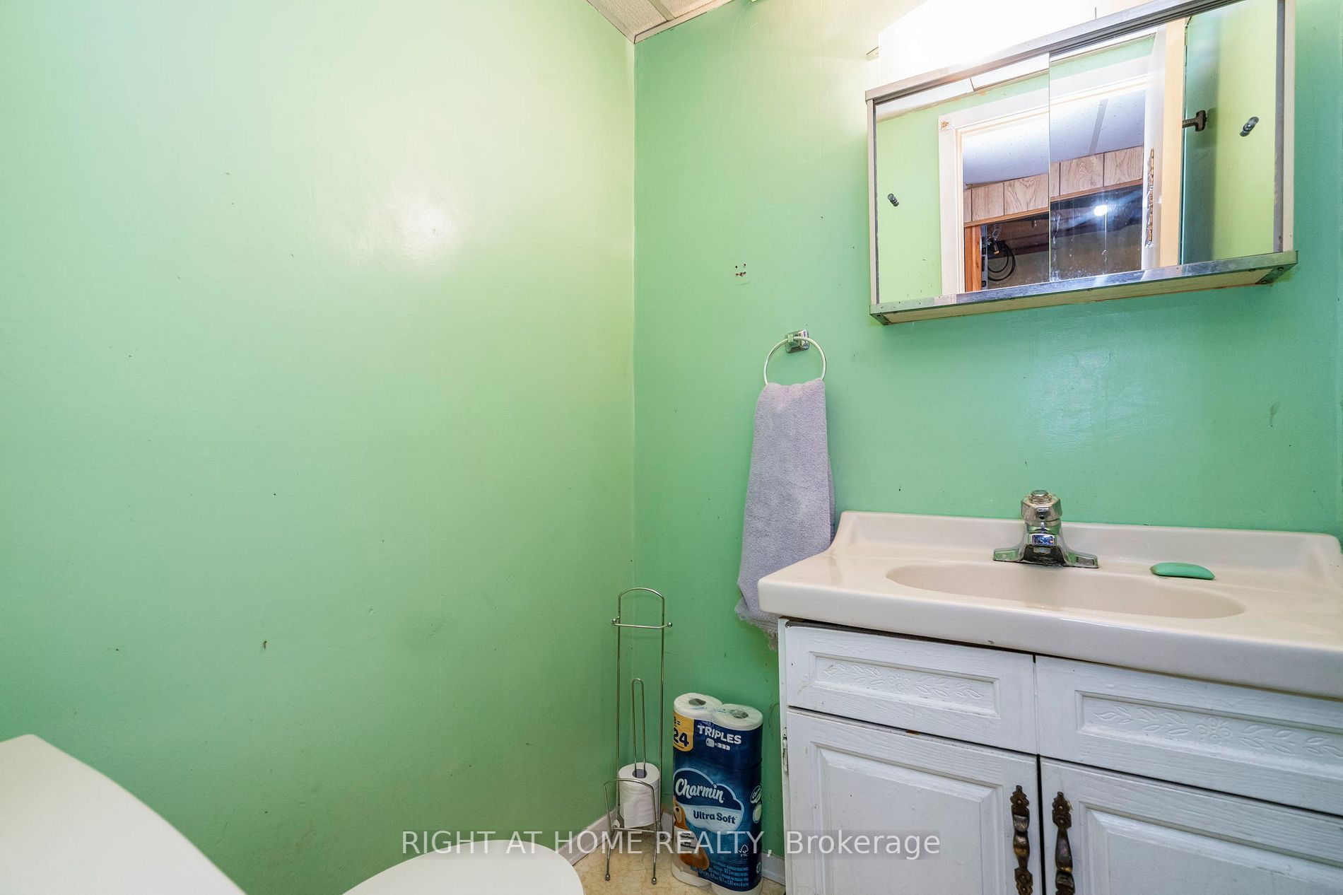 233 W Cundles Rd