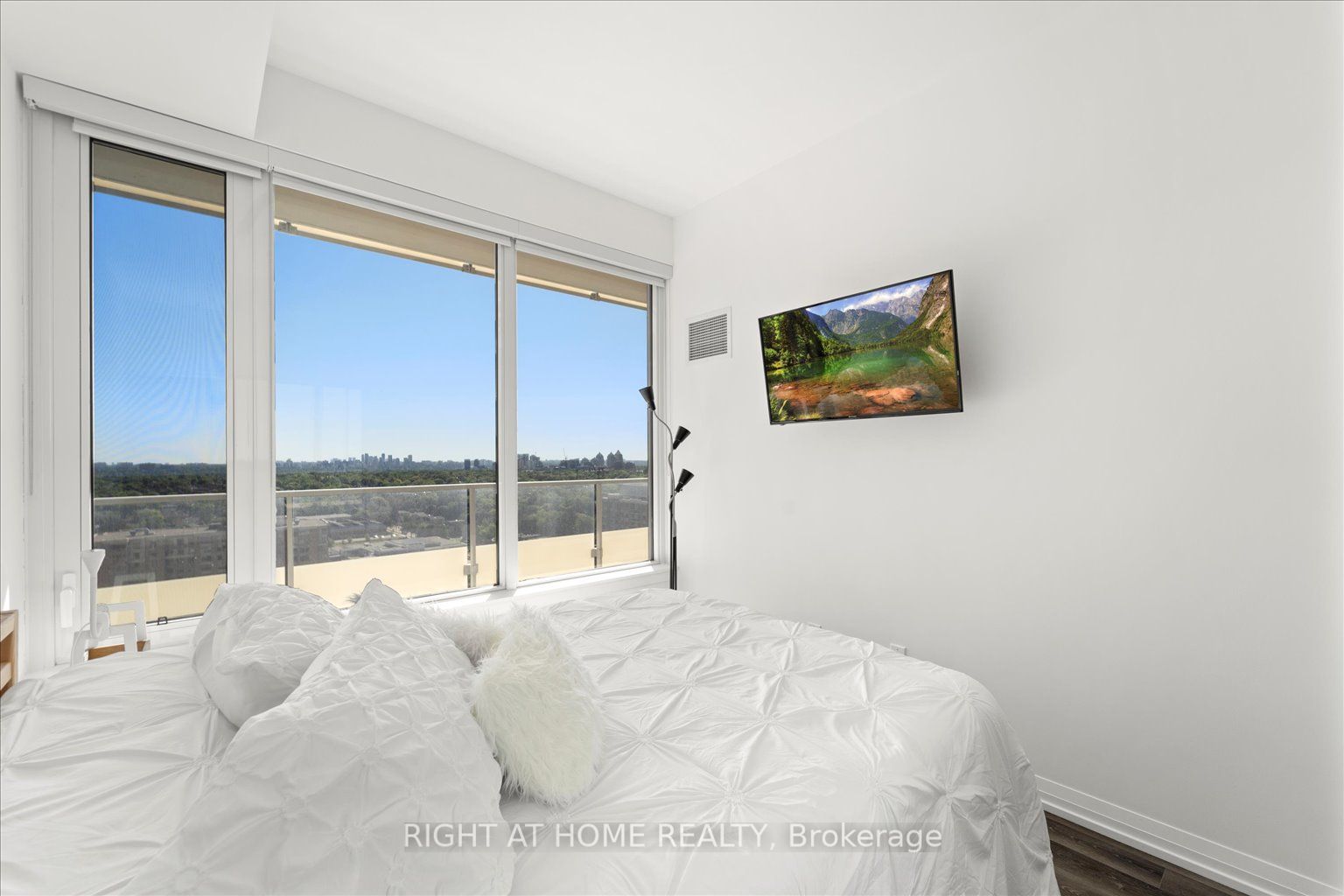 75 Canterbury Pl 2317