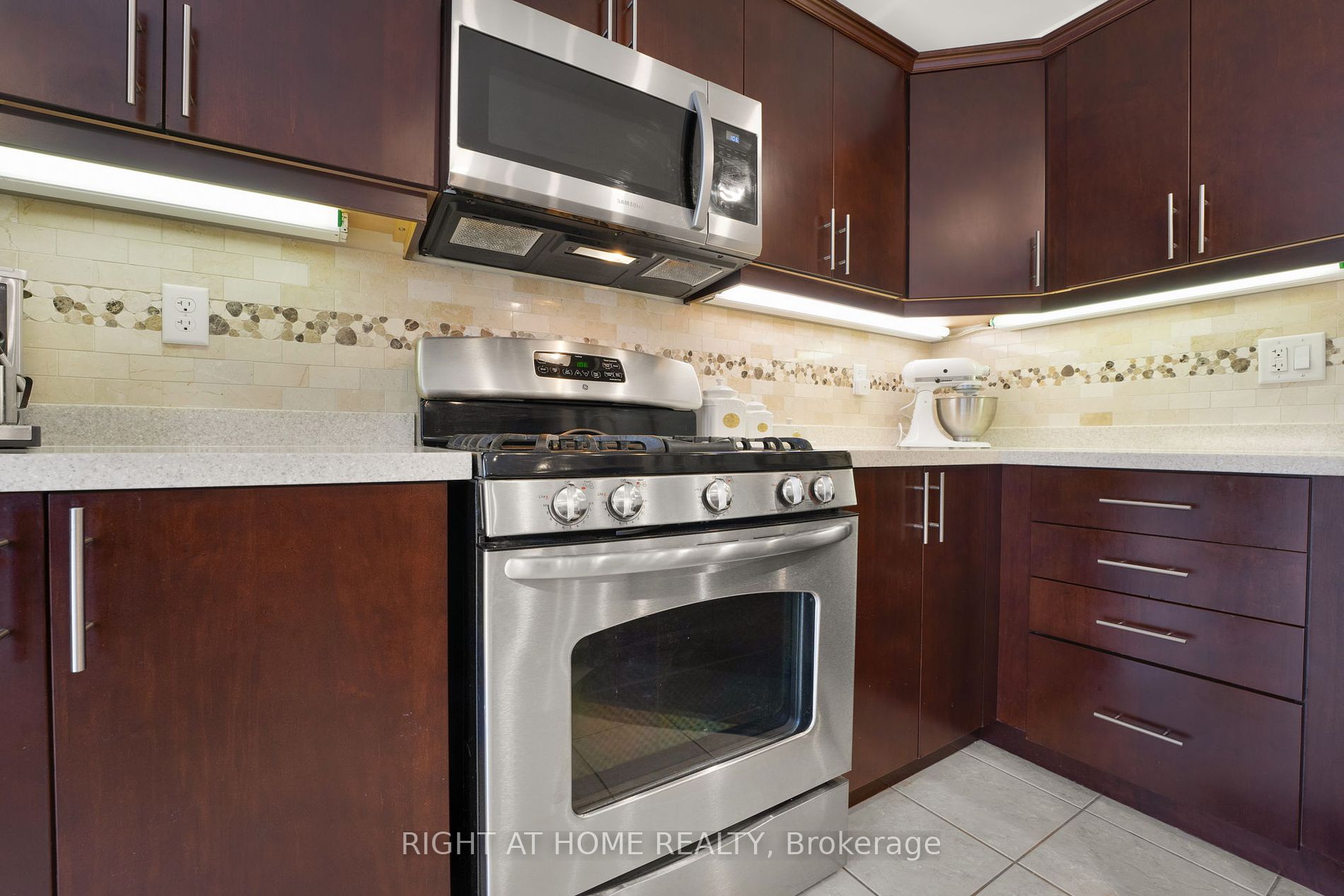 177 Holland Circ