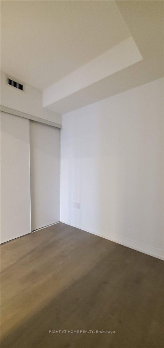 251 Jarvis St 818