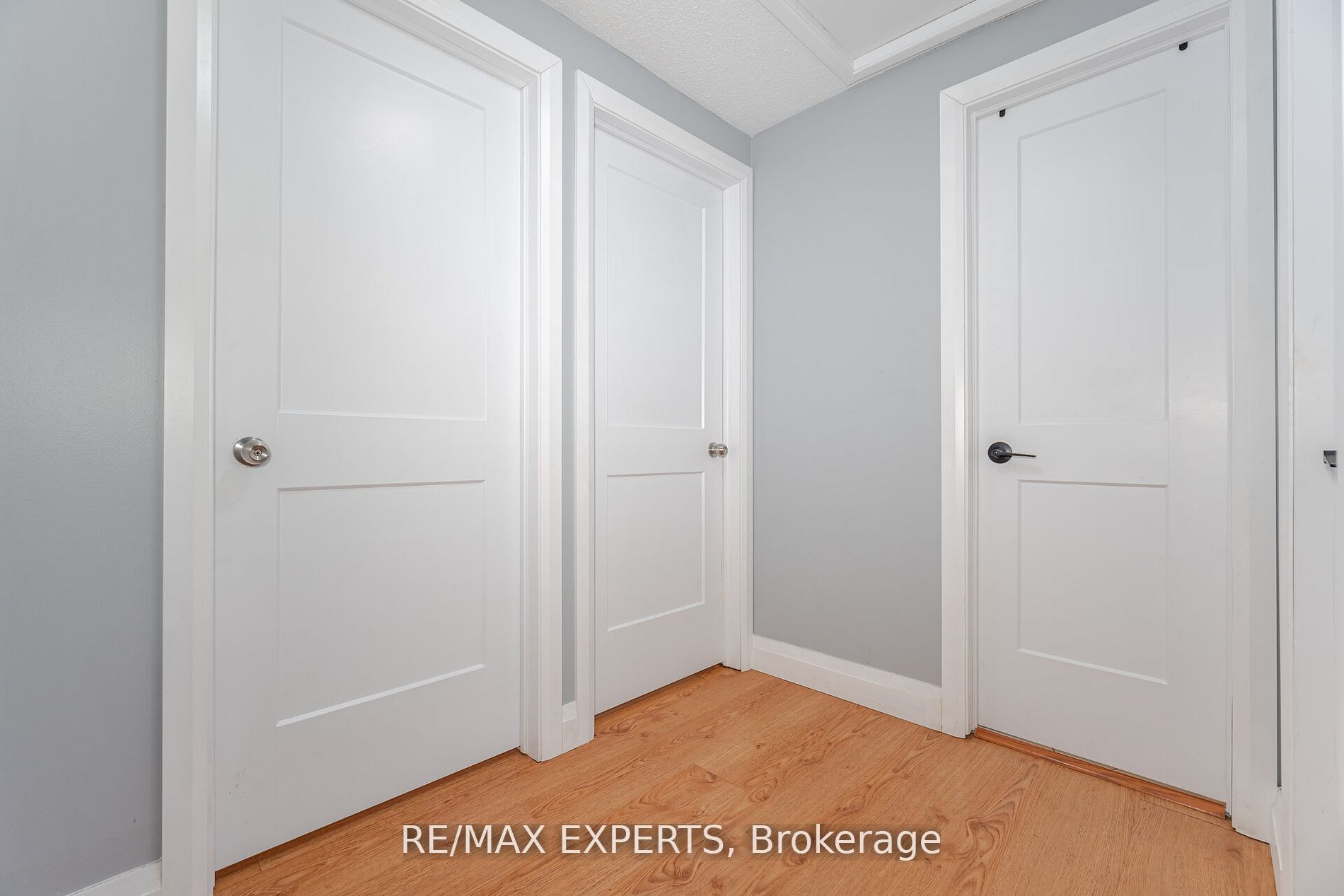 9 Grand River Crt
