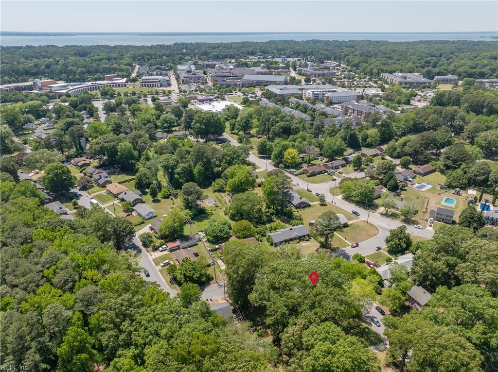 2 Larchmont Crescent