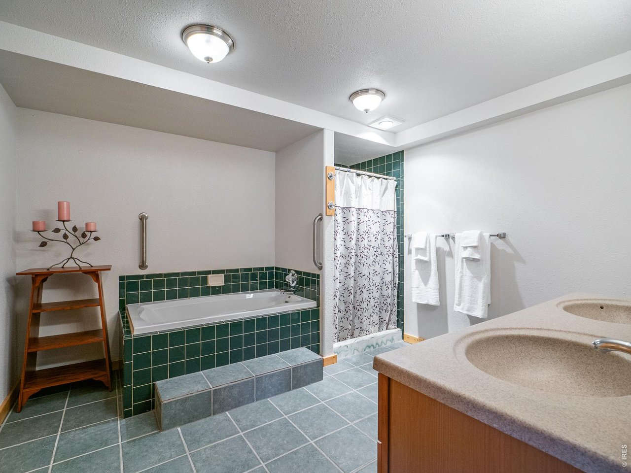 1847 Shoshoni Dr