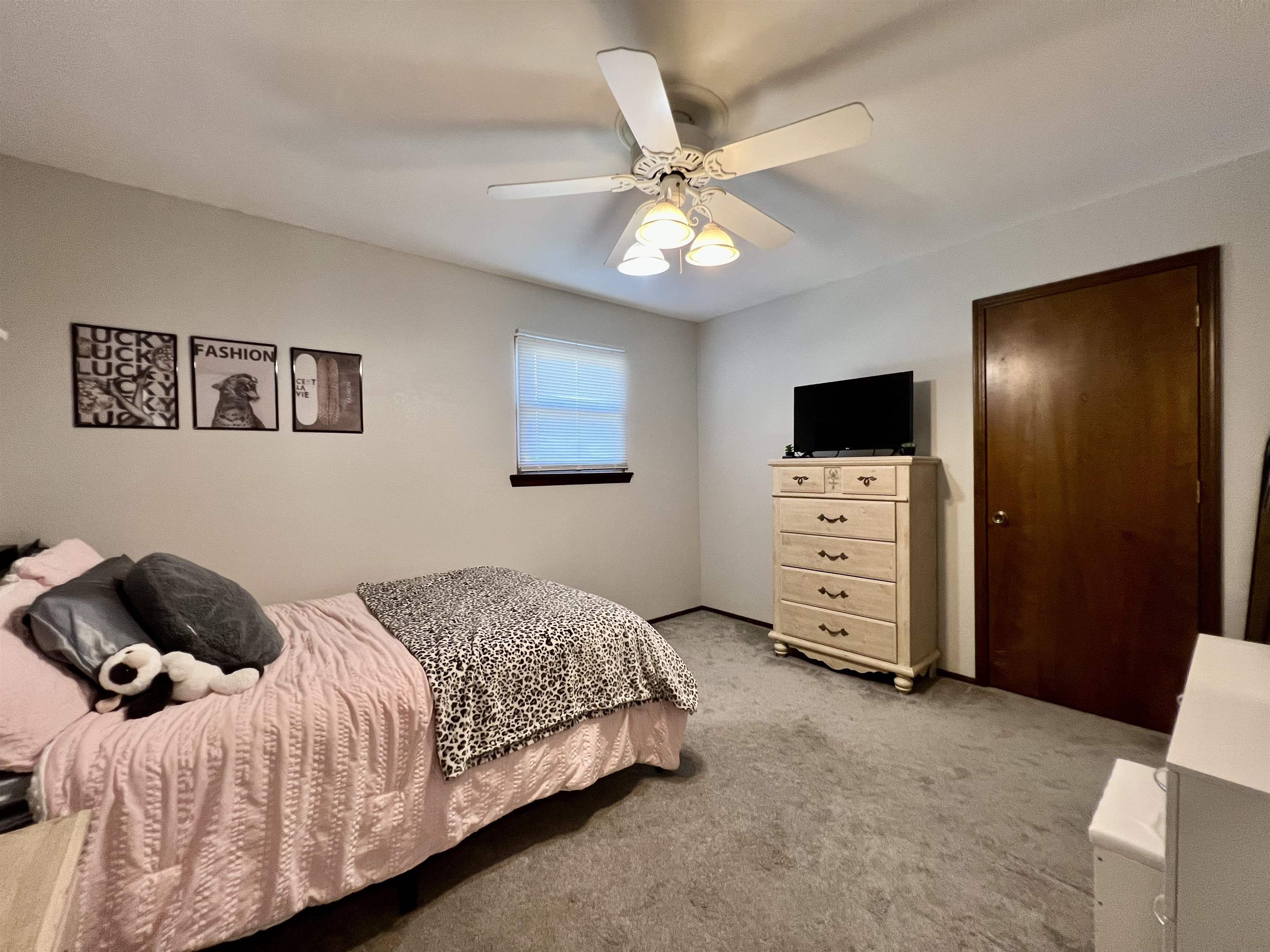 1402 E Madison