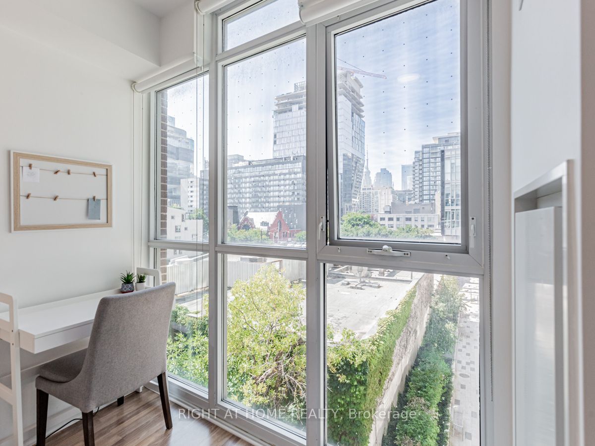 120 Parliament St 413