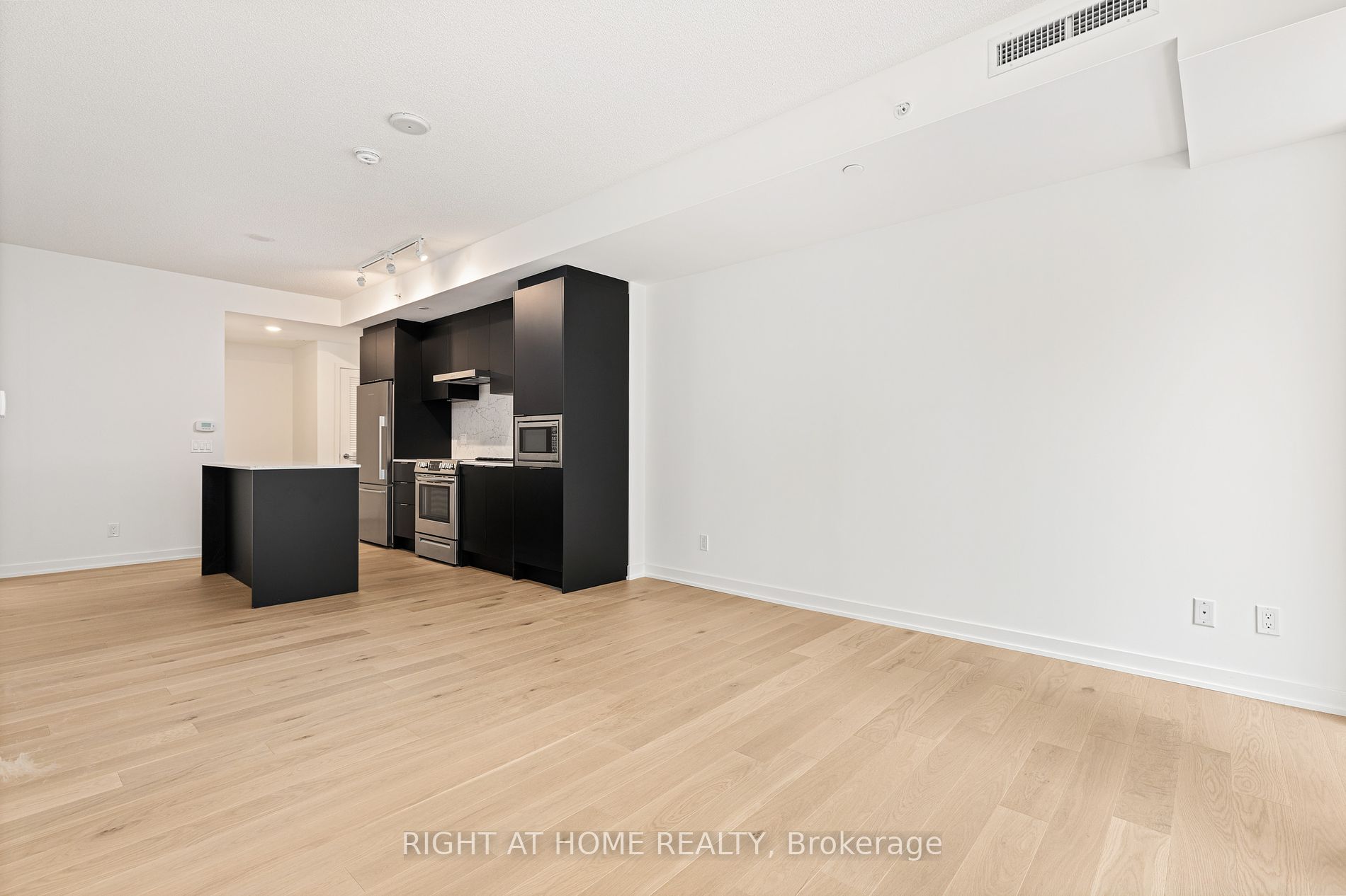 25 E Richmond St 315