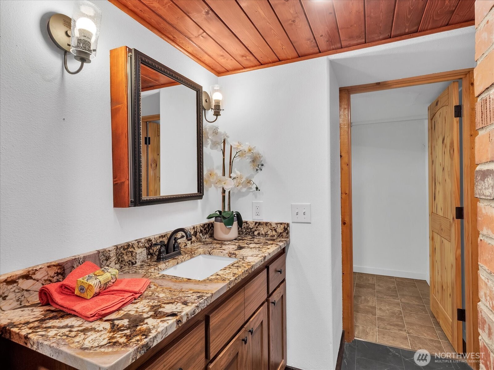 1819 Sunnyside Boulevard