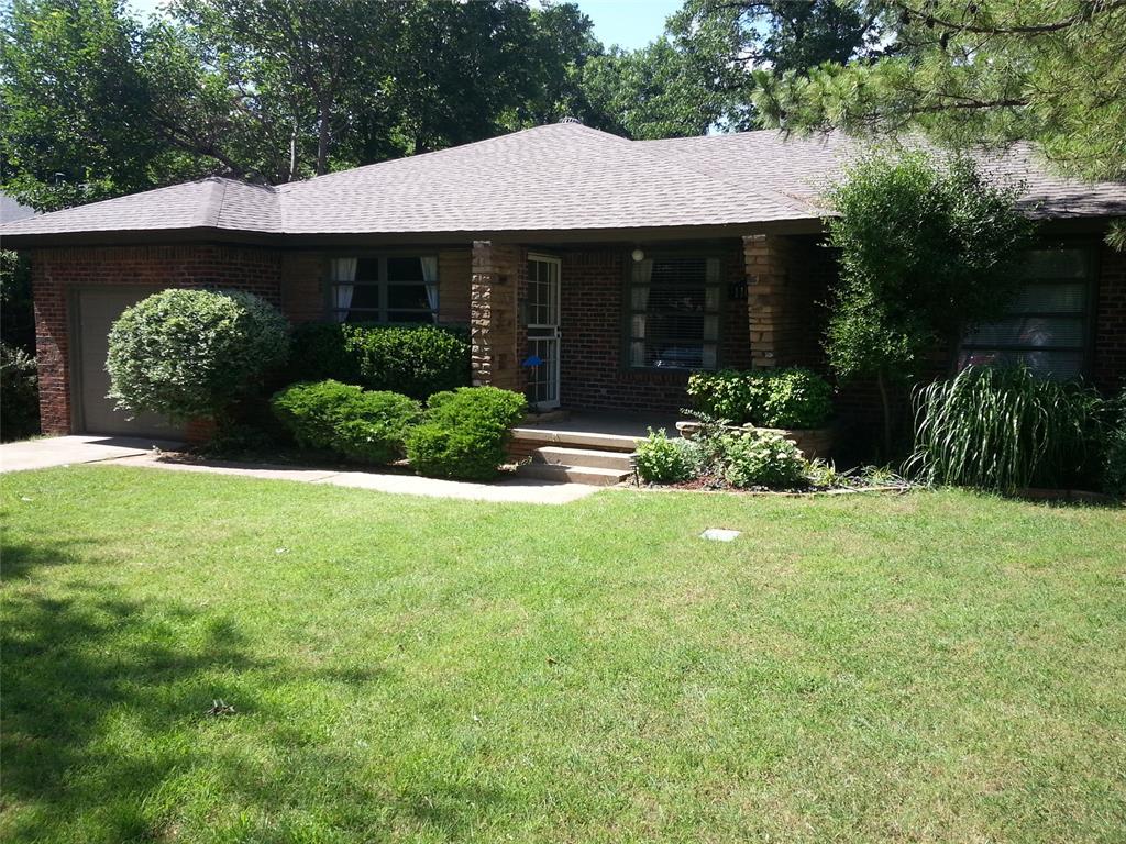 Great opportunity to live in prestigious Nichols Hills!  Charming 3 bd, 2 bath with a DARLING backyard!   Its good to be a smaller home in an area of stately mansions!!