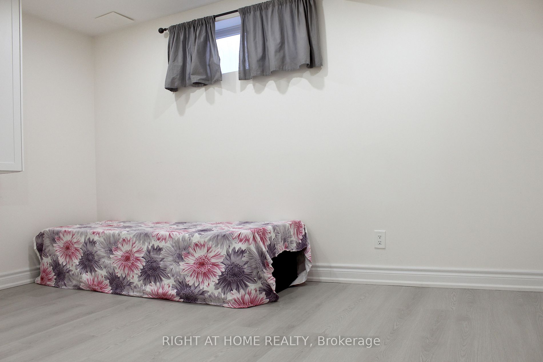 32 Clydesdale Dr Basement