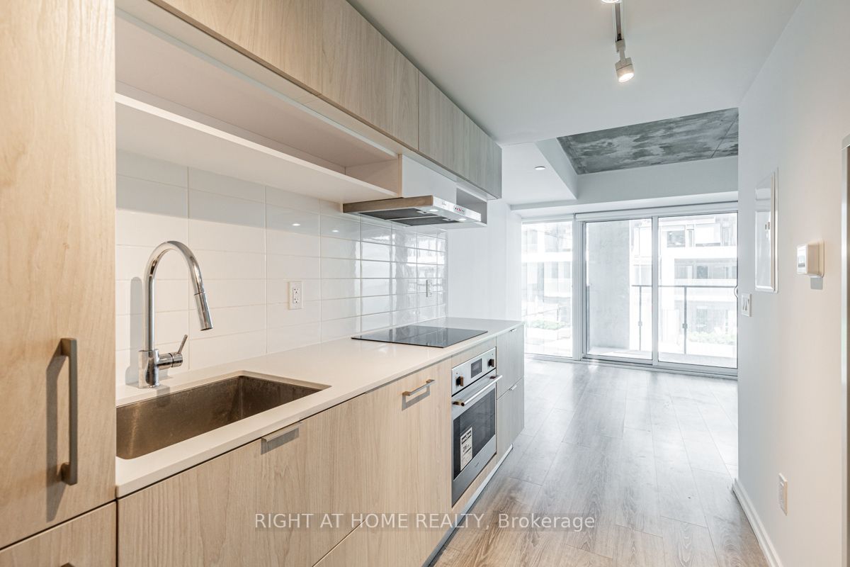 8 E Hillsdale Ave 745