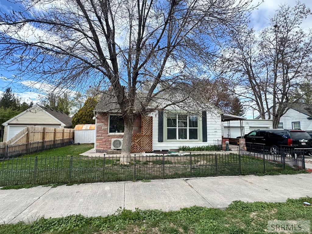 133 E 21st Street