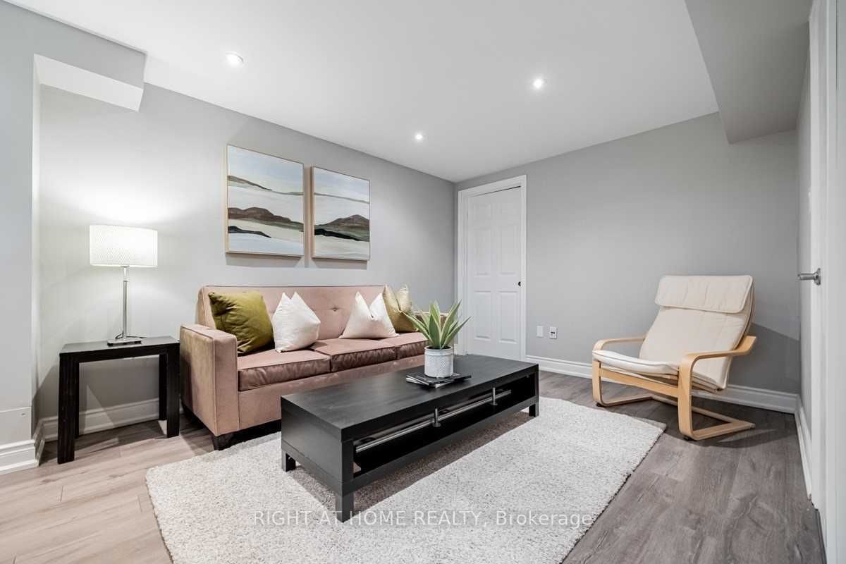 254 Glenashton Dr