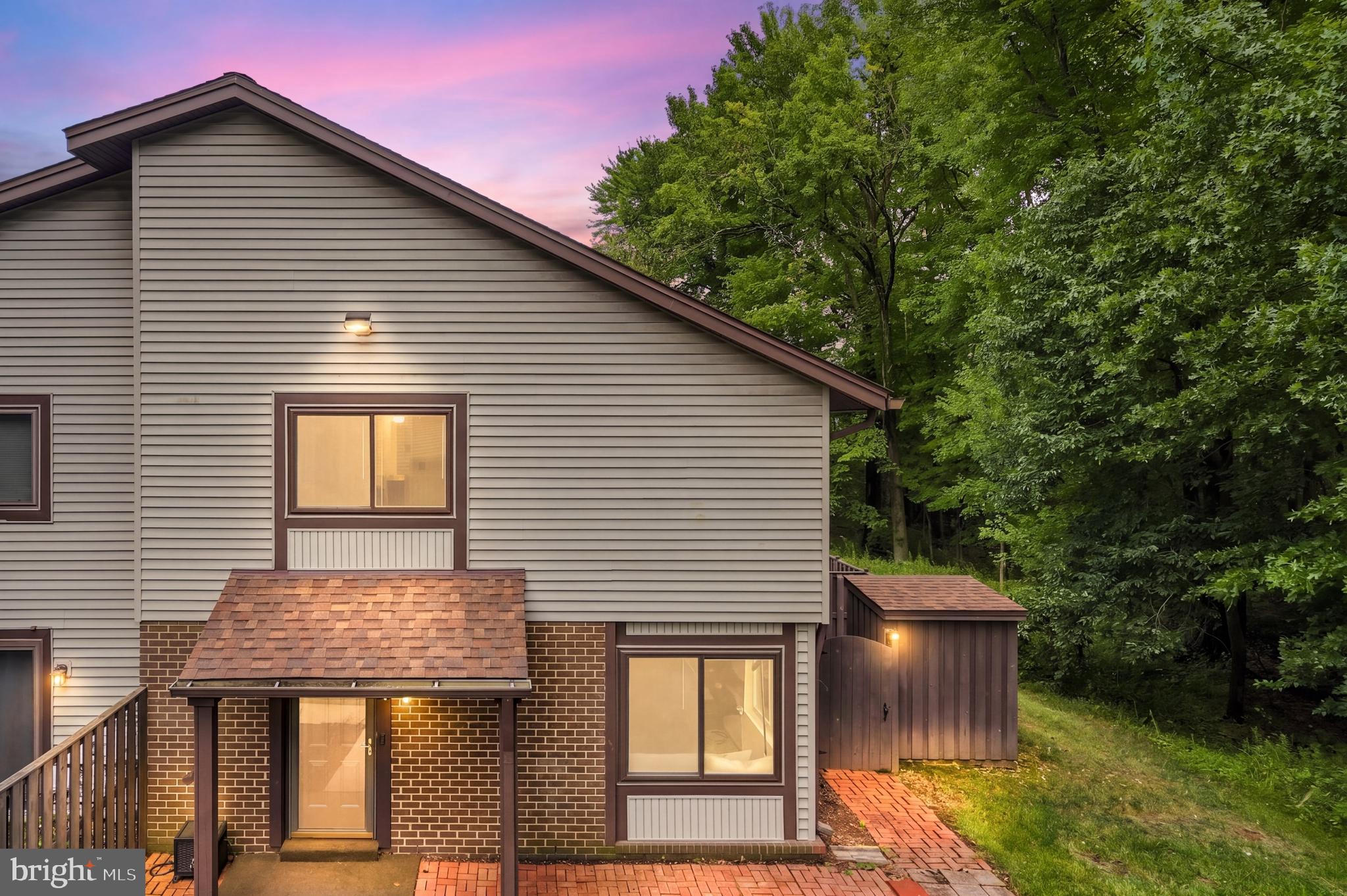 33 Cable Hollow Way 49-1