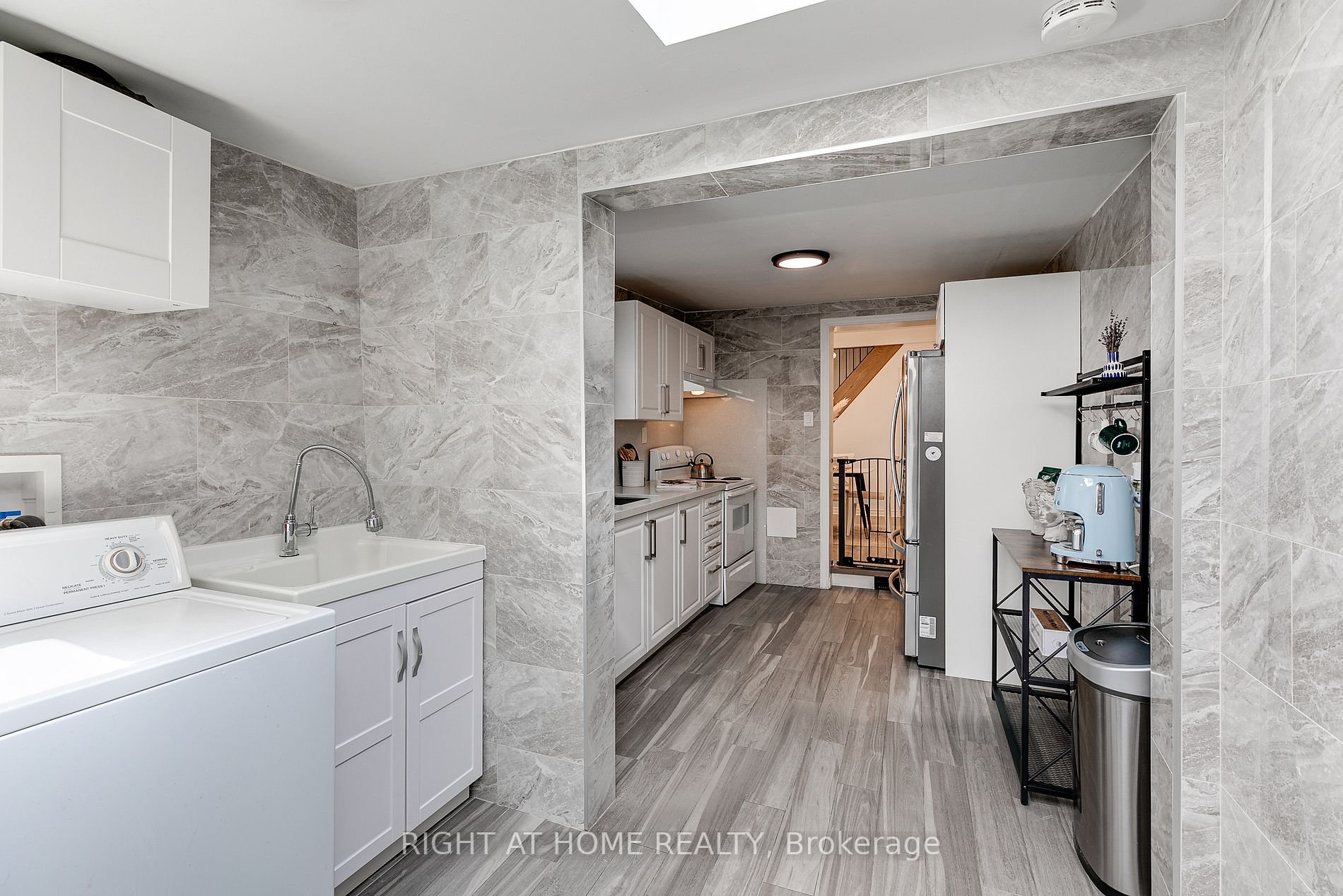 84 Rosethorn Ave