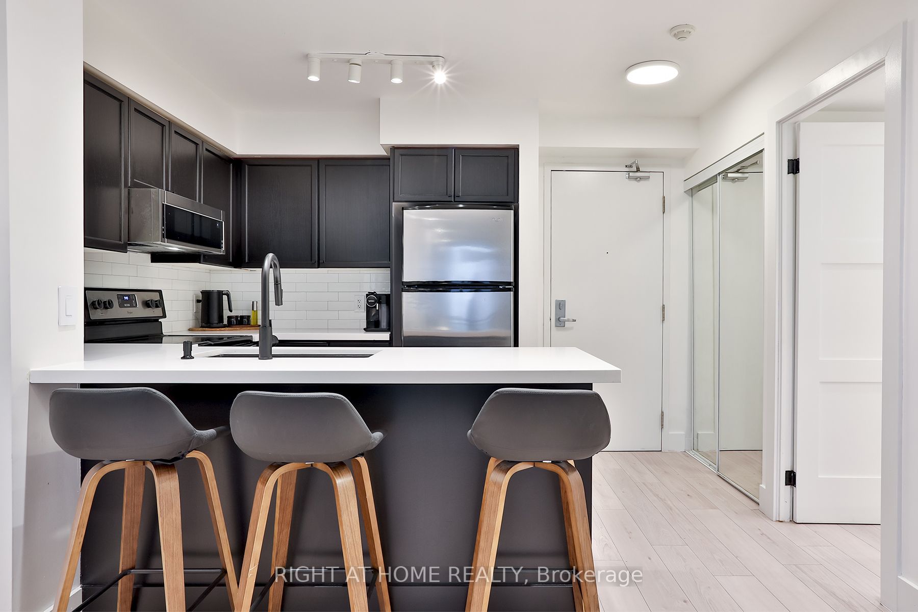 88 Grangeway Ave 2506