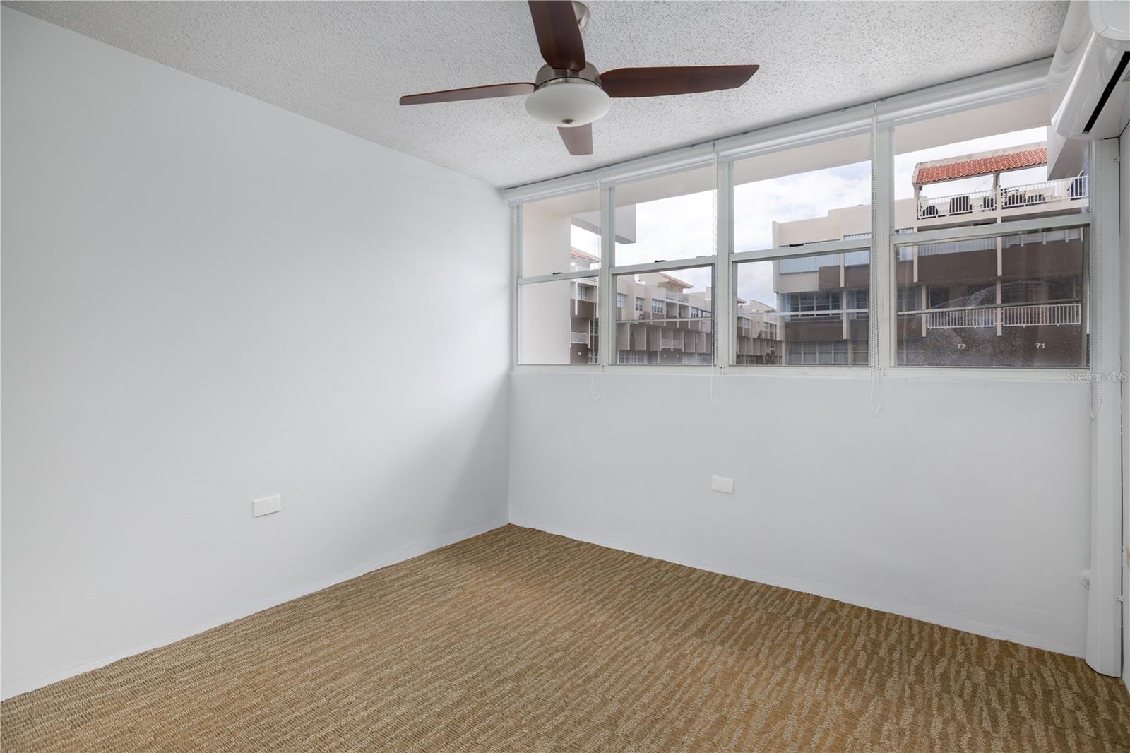 151 Av. Tte. César Luis González 3002