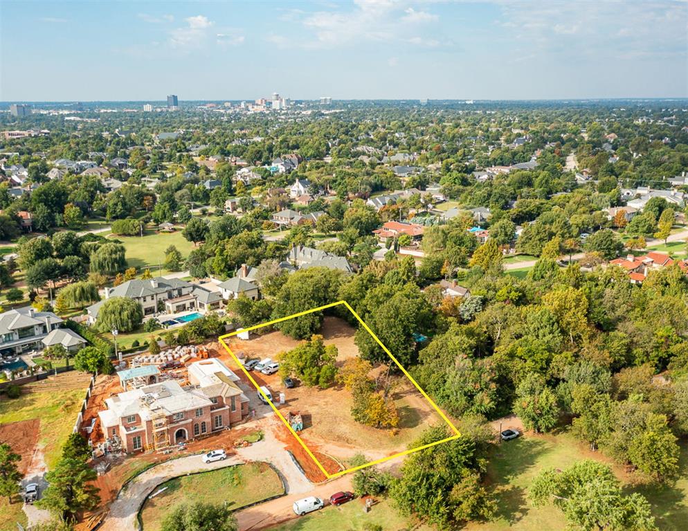 Welcome to 6608 NW Grand Boulevard! Rare opportunity to build your DREAM house on NW Grand in Nichols Hills. This lot sits up on .71 acres and has a gorgeous view of Grand park. Don't waste time!