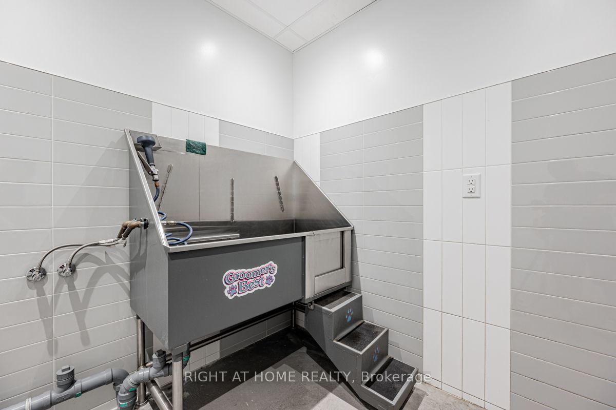 120 Parliament St 405