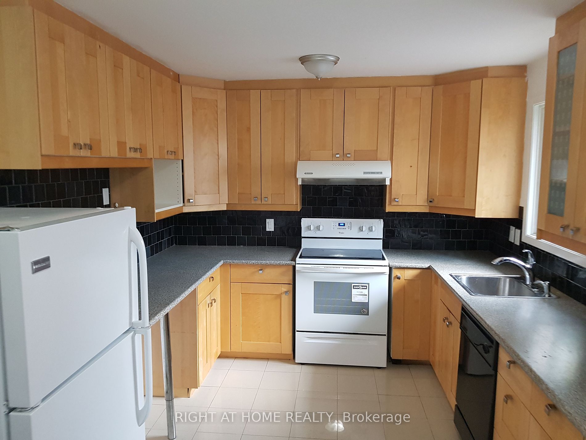 1310 Luna Crt Upper