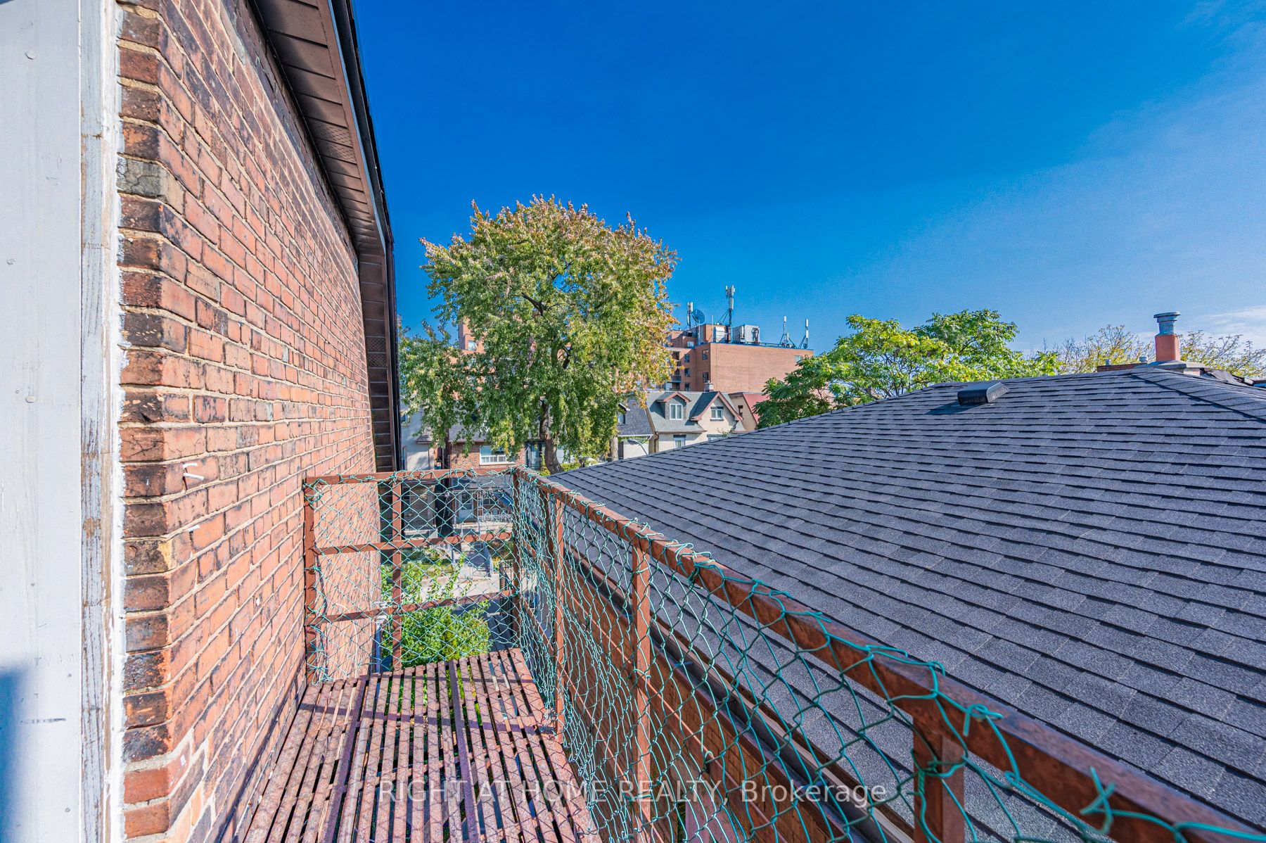 166 Grace St Upper