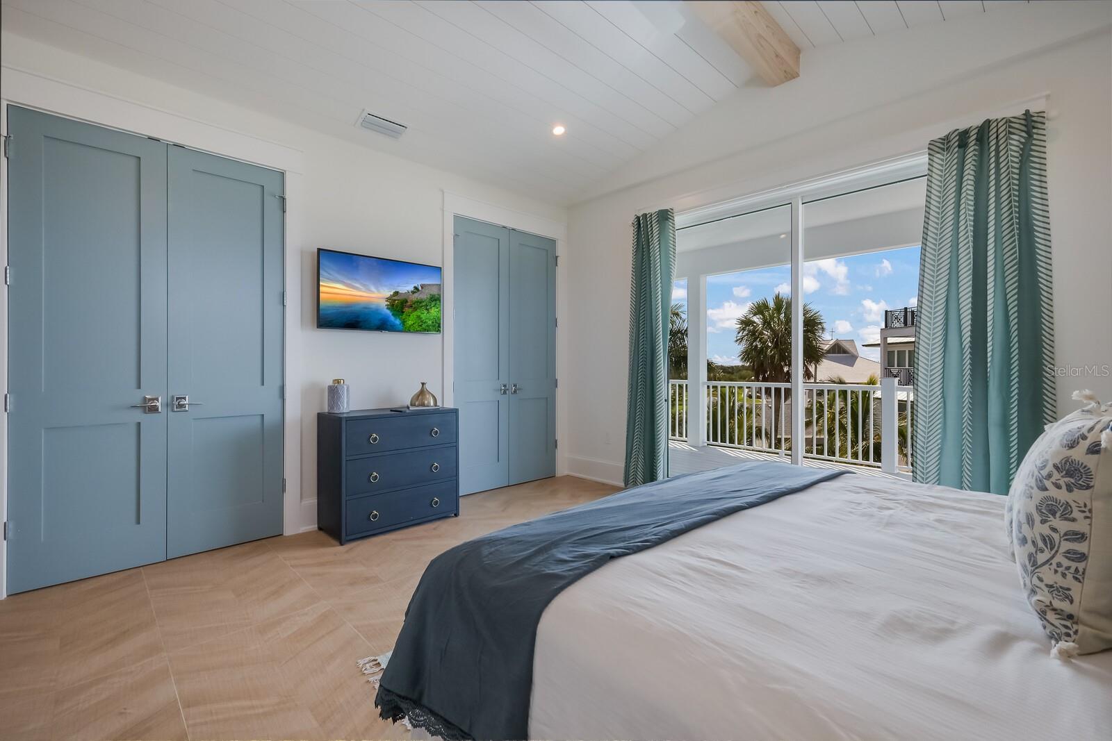 227 S Harbor Drive