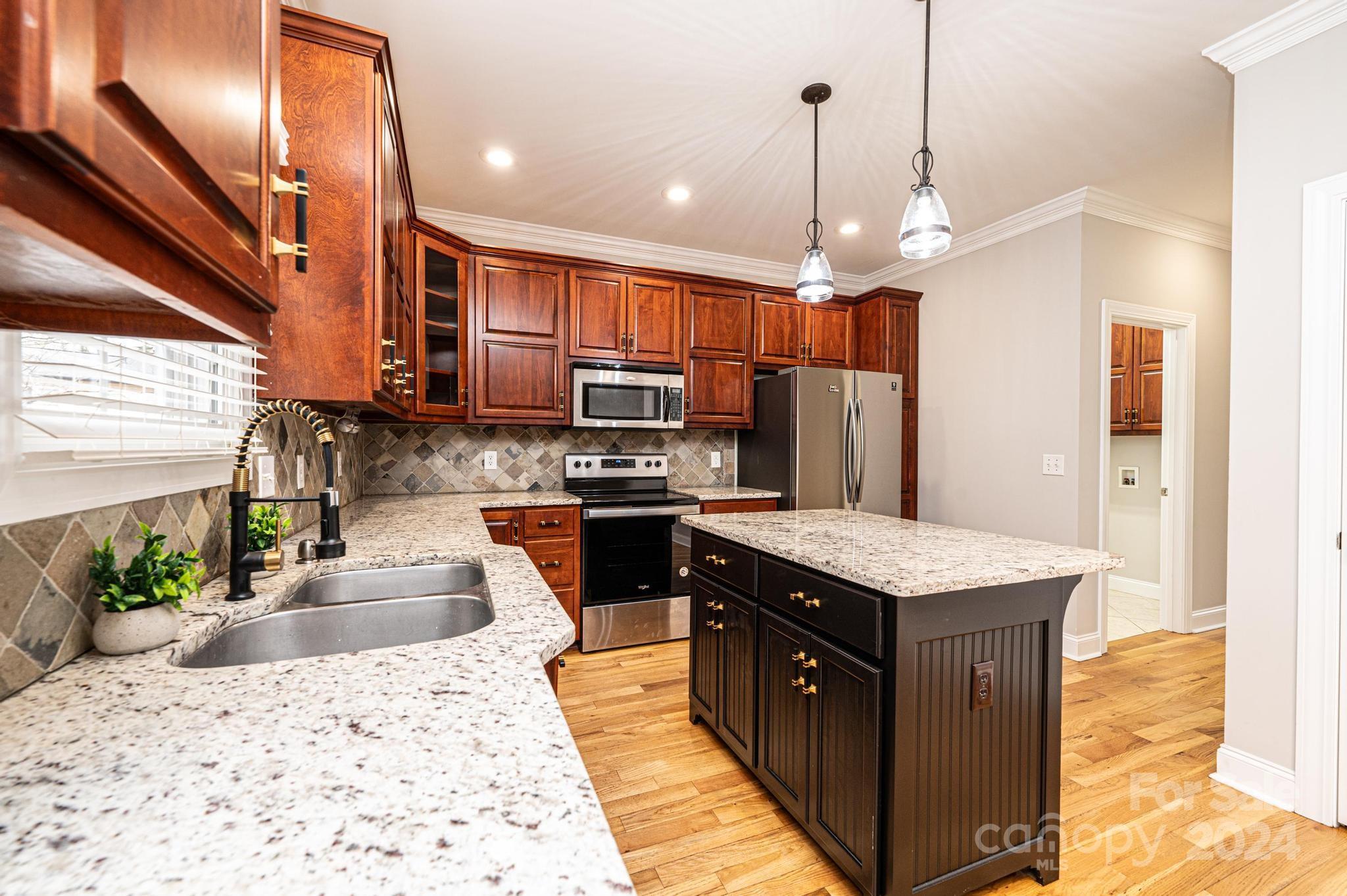 1021 38th Avenue NE 30