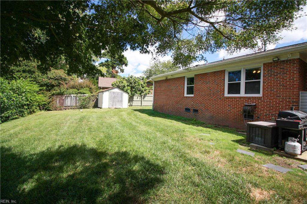 2708 Meadow Drive W