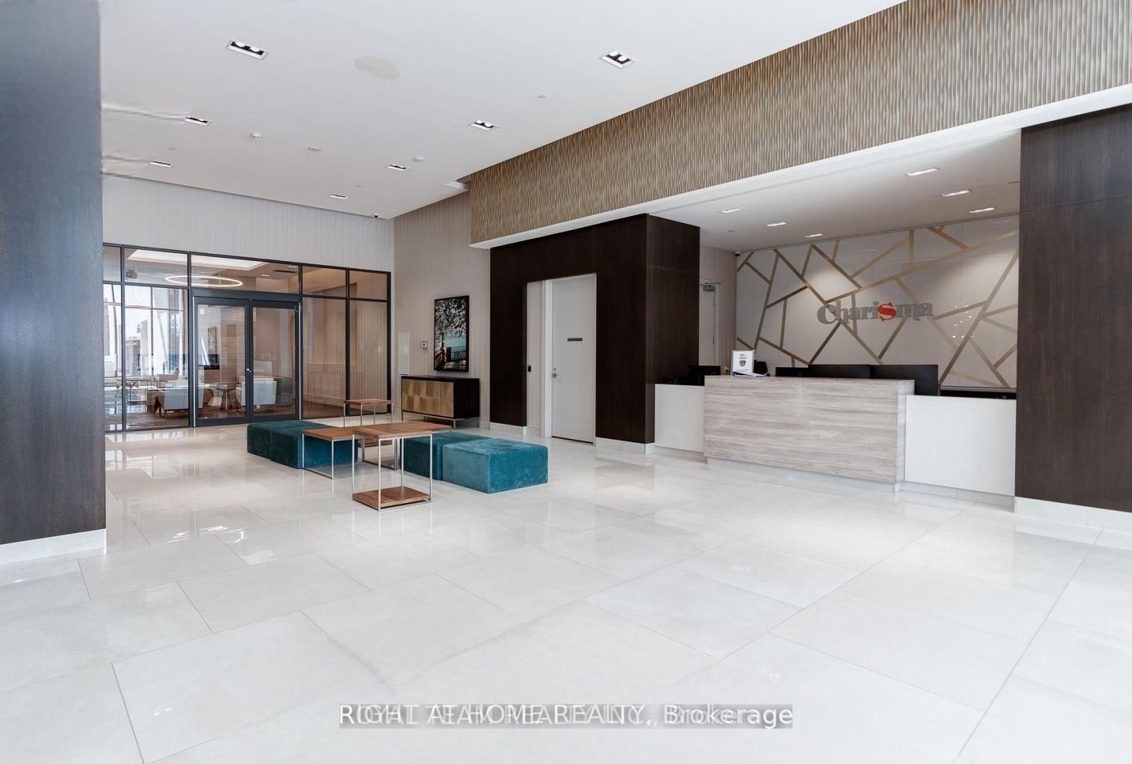 9000 Jane St Ph-2701