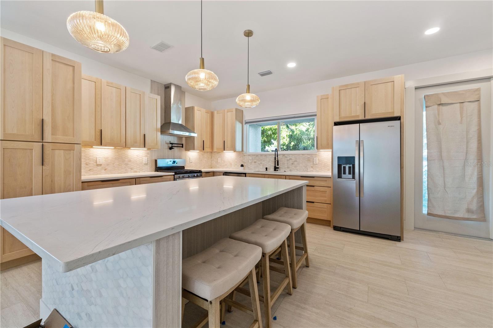 2727 W Chestnut Street