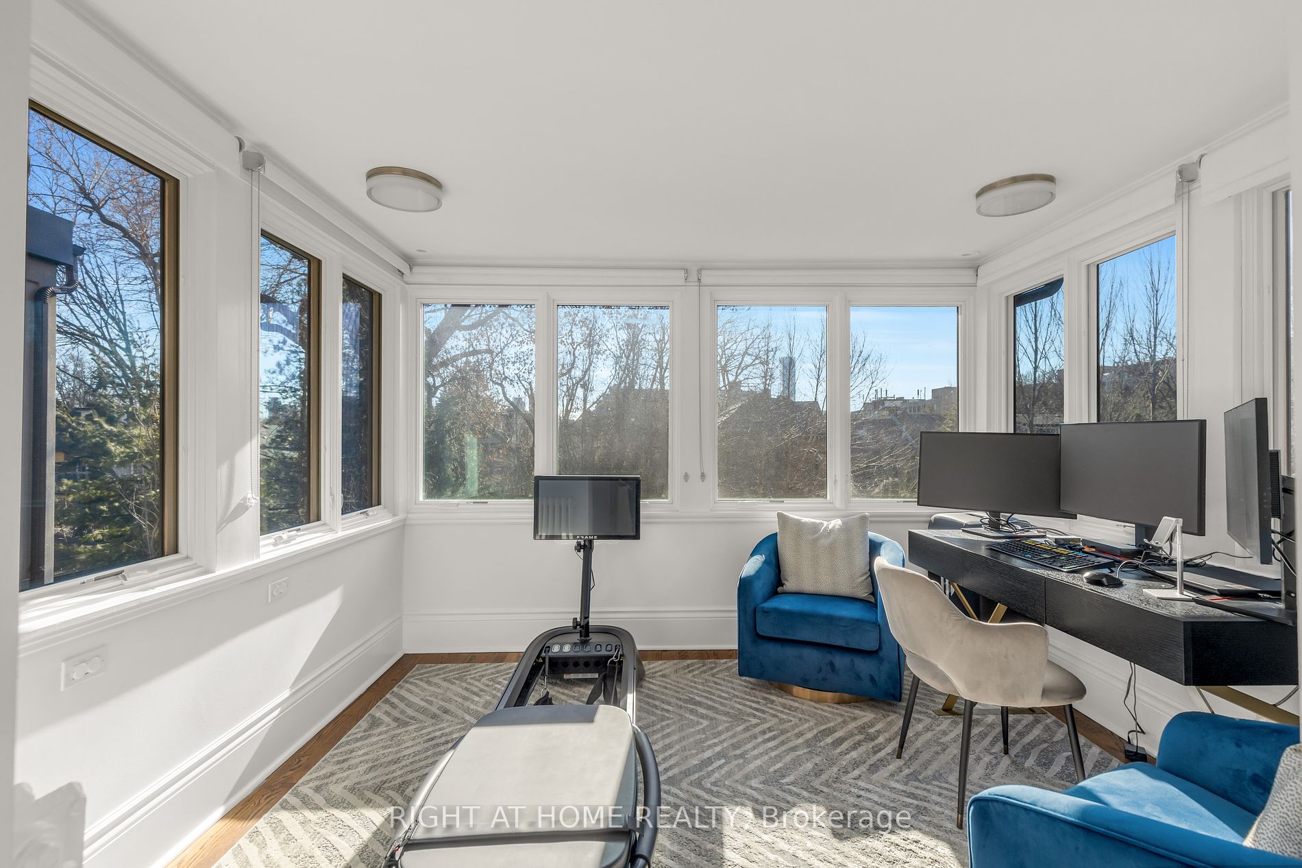 27 E Woodlawn Ave