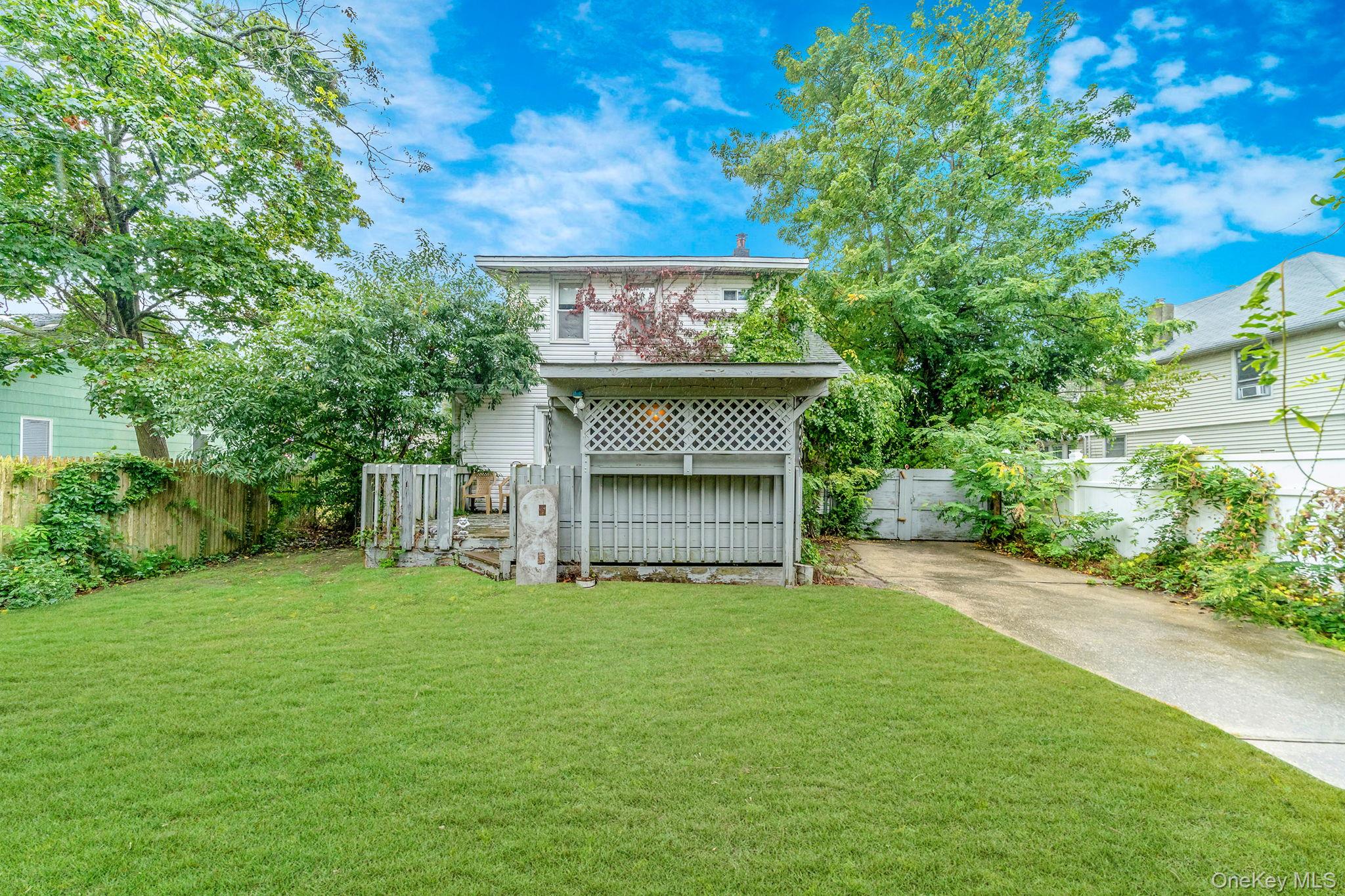 55 E Neck Court