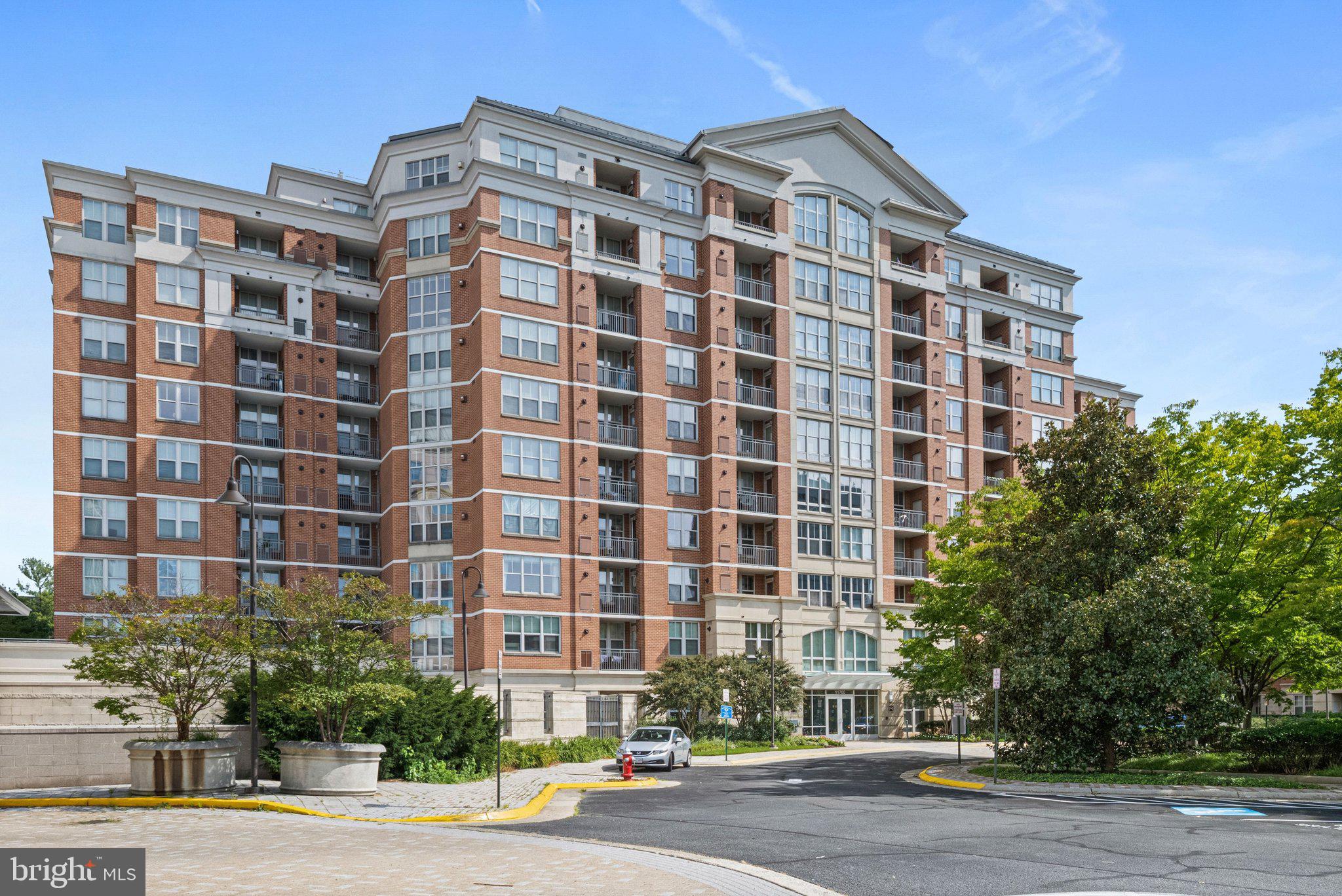 New Listing in the popular Mercer Building in Reston. Assigned Underground Parking in the popular Mercer Building in Reston. Fantastic 1 BR/1 Bath main level property with oversized patio, private garage parking, large bedroom, walk-in closet and incredible amenities. The Mercer building is adjacent to incredible development for retail and restaurants. The building includes 24 / 7 security, on site management, terrific gym, seasonal pool, party room and multiple courtyards and outdoor spaces. The Mercer is located in Reston Association and has access to all Reston amenities including lakes, 15 outdoor pools, 52 tennis / pickleball courts, over 30 tot lots, 30 multi-purpose courts, 15 picnic / pavilion locations and 55 miles of connecting pathways. Close to Dulles Airport, Reston Town Center, walking distance to 2 different metro stations. The  Mercer welcomes pets under 50 pounds.