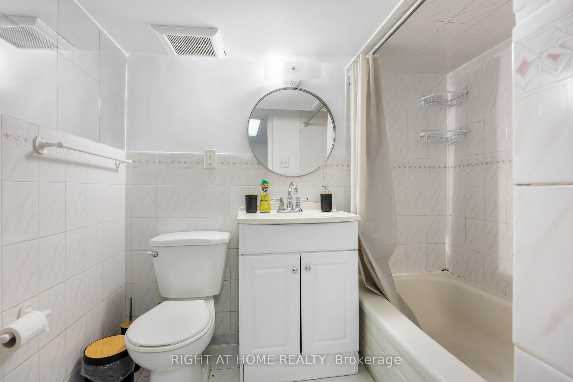 124 bsm Argyle St