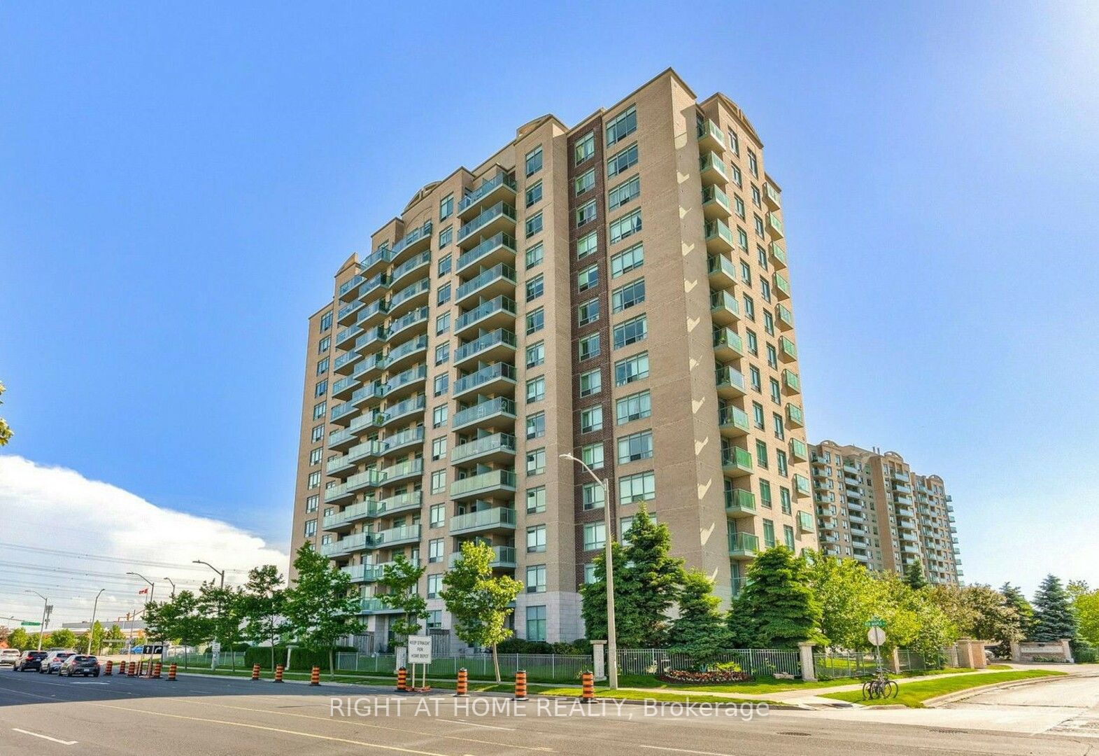 11 Oneida Cres 401