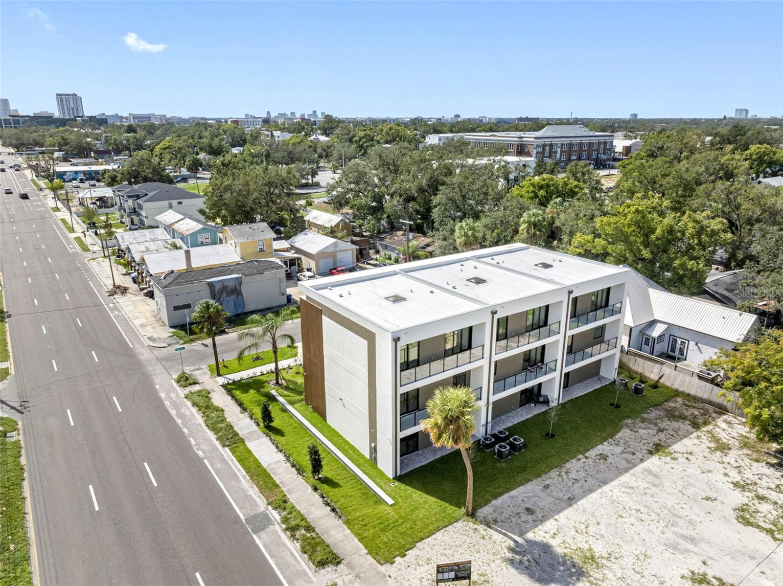 101 W Warren Avenue 1