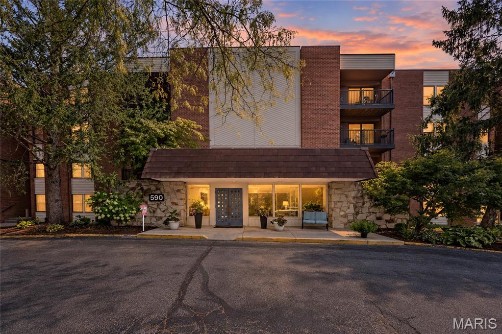 590 Sarah Lane 401