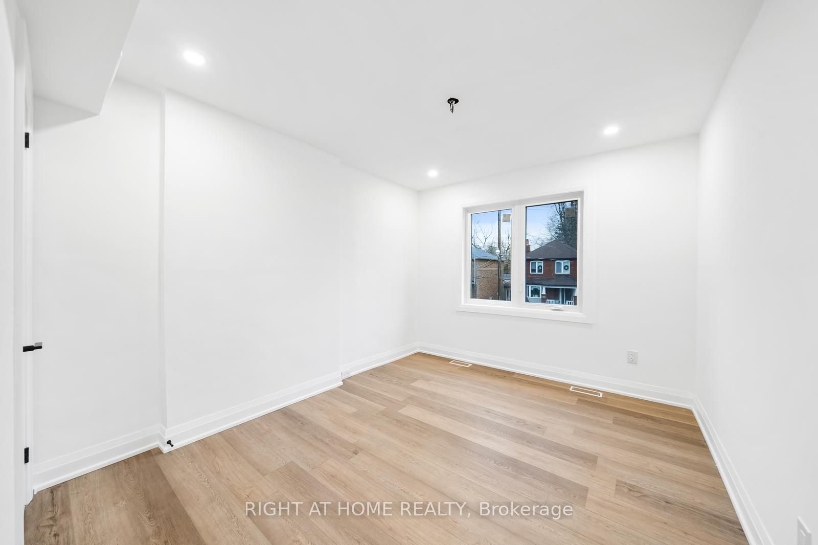 147 Forman Ave