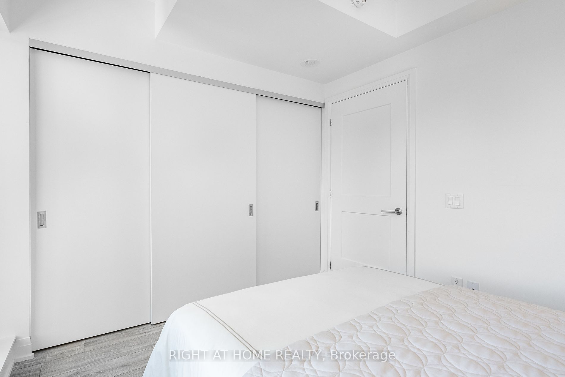 21 E Park St 802