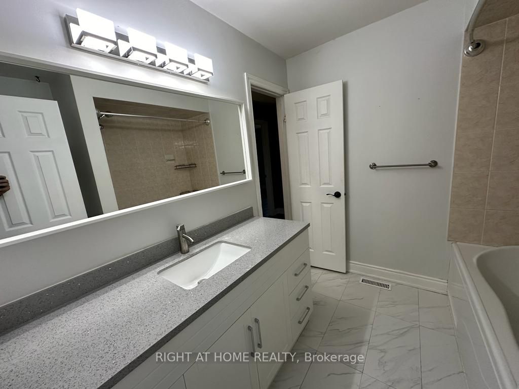 365 Tailfeather Cres 28