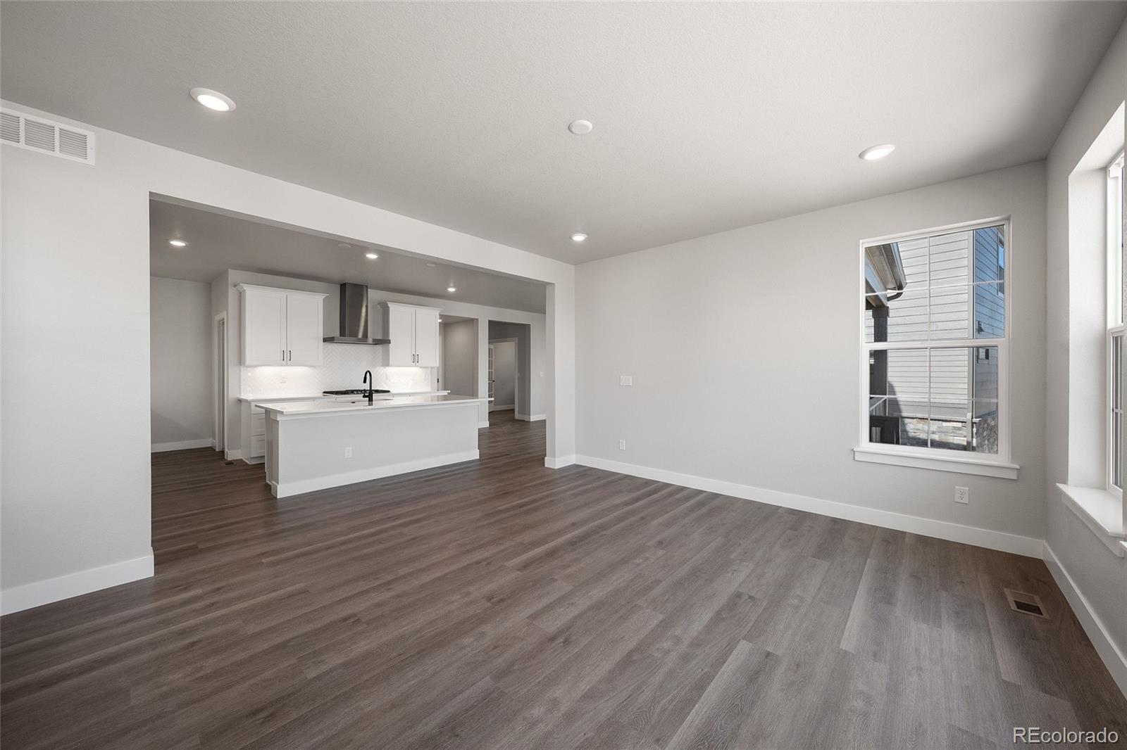 8652 Whiteclover Street