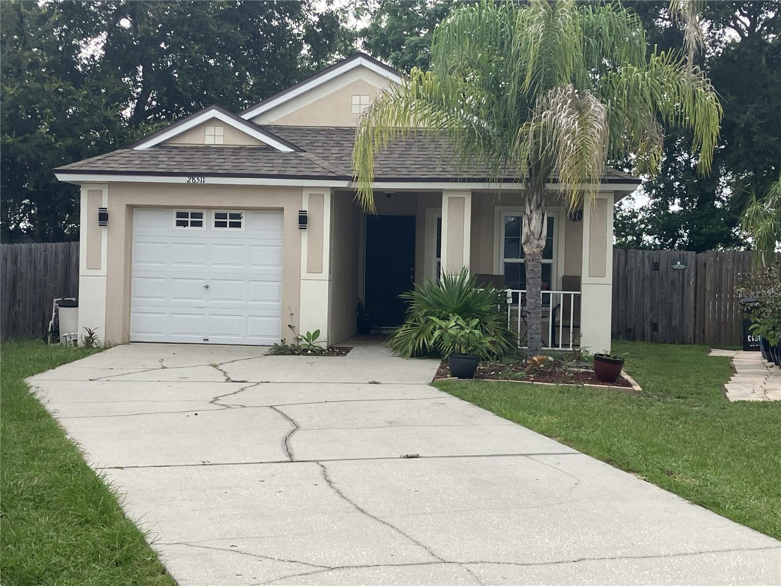 Welcome home! Wooden floors throughout the living areas. Quiet Cul de sac lot. Fenced in yard. Close to shopping, dining with easy access to I75.From